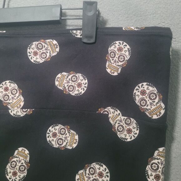 Torrid‎ Black Cotton Blend Soft Skirt w/Skulls Women's 2X - Picture 1 of 3